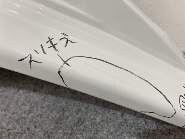 新車取り外し!ギガ 大型 2代目 2015- 10t 純正 右 フロント フェンダー ホワイト ソリッド いすゞ(138916)