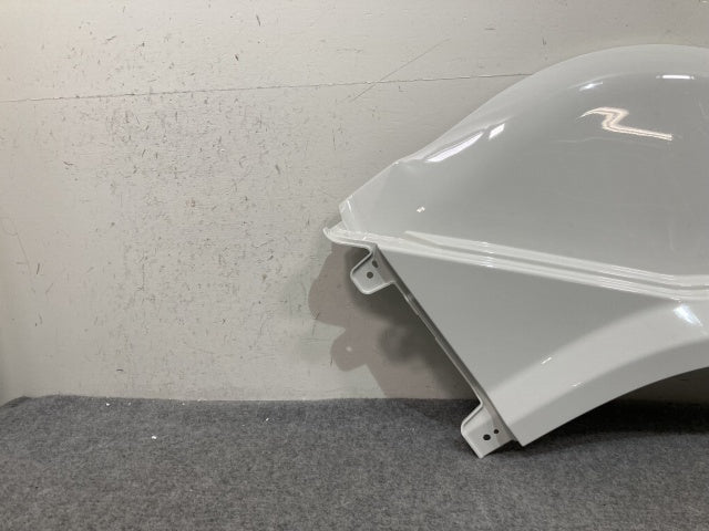 新車取り外し!ギガ 大型 2代目 2015- 10t 純正 右 フロント フェンダー ホワイト ソリッド いすゞ(138917)