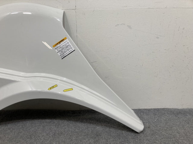新車取り外し!ギガ 大型 2代目 2015- 10t 純正 右 フロント フェンダー ホワイト ソリッド いすゞ(138917)