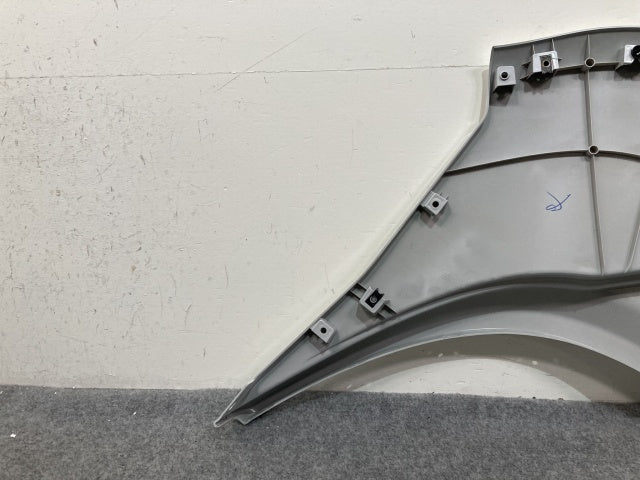 新車取り外し!ギガ 大型 2代目 2015- 10t 純正 右 フロント フェンダー ホワイト ソリッド いすゞ(138917)