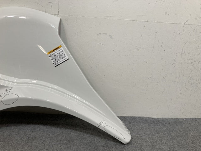 新車取り外し!ギガ 大型 2代目 2015- 10t 純正 右 フロント フェンダー ホワイト ソリッド いすゞ(138918)