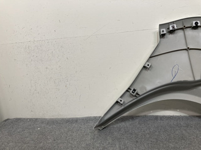 新車取り外し!ギガ 大型 2代目 2015- 10t 純正 右 フロント フェンダー ホワイト ソリッド いすゞ(138918)