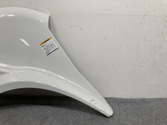 新車取り外し!ギガ 大型 2代目 2015- 10t 純正 右 フロント フェンダー ホワイト ソリッド いすゞ(138919)