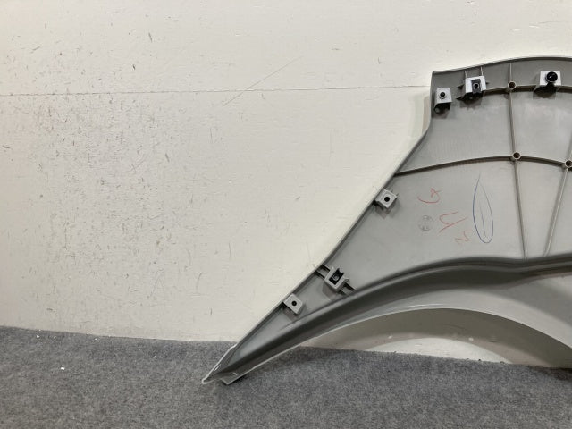 新車取り外し!ギガ 大型 2代目 2015- 10t 純正 右 フロント フェンダー ホワイト ソリッド いすゞ(138919)