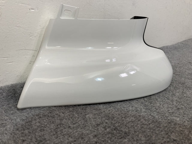 新車取り外し!ギガ 大型 2代目 2015- 10t 純正 左 アッパー フロント コーナーパネル/コーナーカバー ホワイト ソリッド いすゞ(138921)