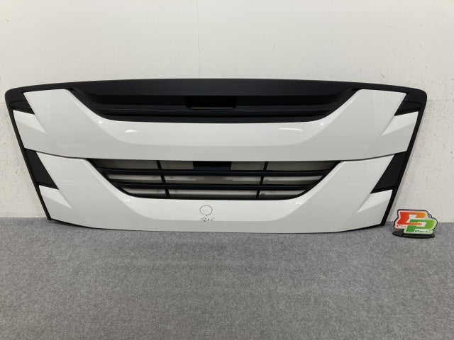 新車取り外し!ギガ 大型 2代目 2015- 10t 純正 フロント グリル/ラジエーターグリル ホワイト ソリッド いすゞ(138940)