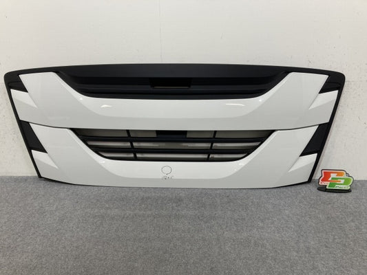 新車取り外し!ギガ 大型 2代目 2015- 10t 純正 フロント グリル/ラジエーターグリル ホワイト ソリッド いすゞ(138940)