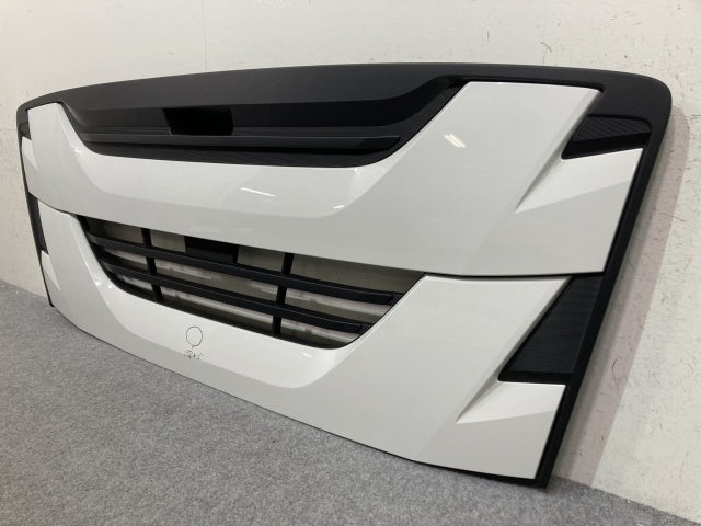 新車取り外し!ギガ 大型 2代目 2015- 10t 純正 フロント グリル/ラジエーターグリル ホワイト ソリッド いすゞ(138940)