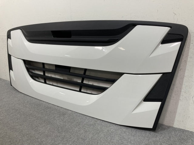 新車取り外し!ギガ 大型 2代目 2015- 10t 純正 フロント グリル/ラジエーターグリル ホワイト ソリッド いすゞ(138941)
