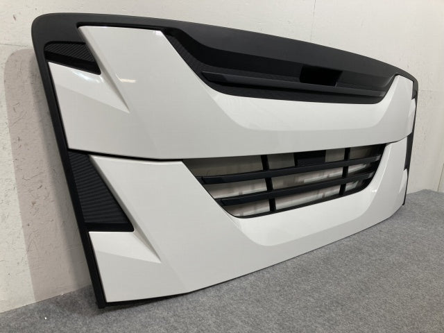 新車取り外し!ギガ 大型 2代目 2015- 10t 純正 フロント グリル/ラジエーターグリル ホワイト ソリッド いすゞ(138943)