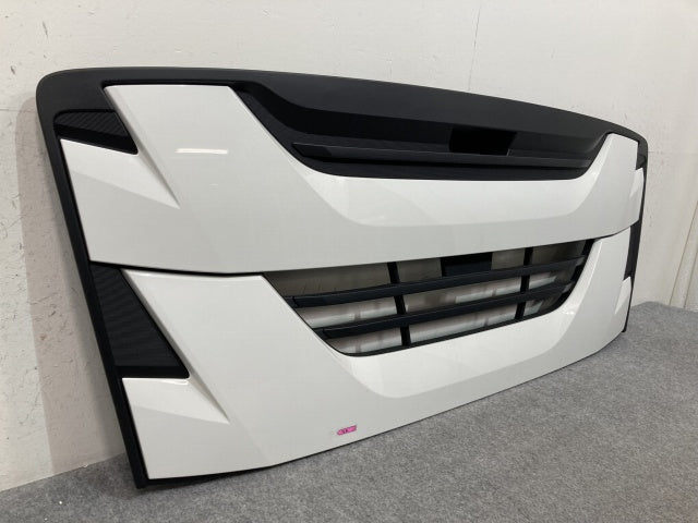 新車取り外し!ギガ 大型 2代目 2015- 10t 純正 フロント グリル/ラジエーターグリル ホワイト ソリッド いすゞ(138944)