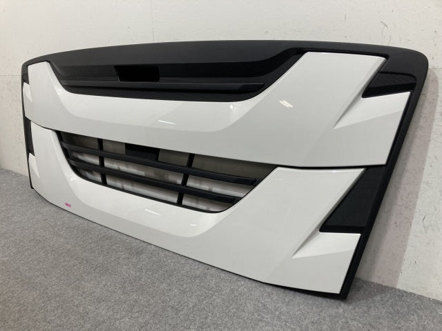 新車取り外し!ギガ 大型 2代目 2015- 10t 純正 フロント グリル/ラジエーターグリル ホワイト ソリッド いすゞ(138944)