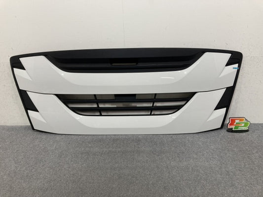 新車取り外し!ギガ 大型 2代目 2015- 10t 純正 フロント グリル/ラジエーターグリル ホワイト ソリッド いすゞ(138945)