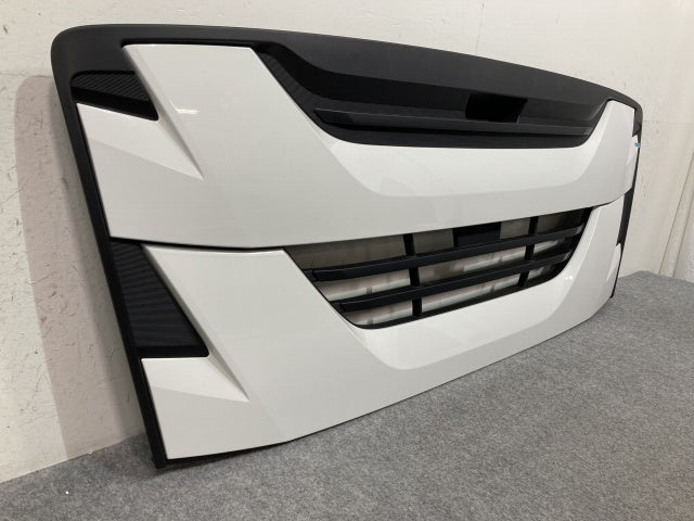 新車取り外し!ギガ 大型 2代目 2015- 10t 純正 フロント グリル/ラジエーターグリル ホワイト ソリッド いすゞ(138945)
