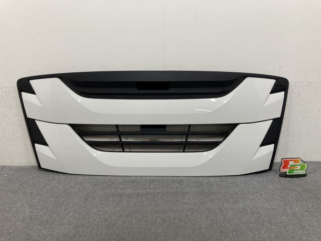 新車取り外し!ギガ 大型 2代目 2015- 10t 純正 フロント グリル/ラジエーターグリル ホワイト ソリッド いすゞ(138947)