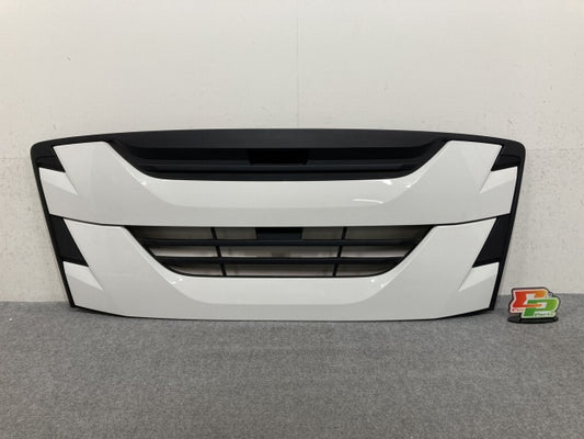 新車取り外し!ギガ 大型 2代目 2015- 10t 純正 フロント グリル/ラジエーターグリル ホワイト ソリッド いすゞ(138947)