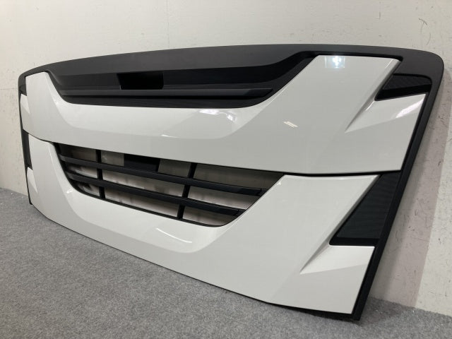 新車取り外し!ギガ 大型 2代目 2015- 10t 純正 フロント グリル/ラジエーターグリル ホワイト ソリッド いすゞ(138947)