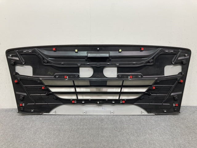 新車取り外し!ギガ 大型 2代目 2015- 10t 純正 フロント グリル/ラジエーターグリル ホワイト ソリッド いすゞ(138947)