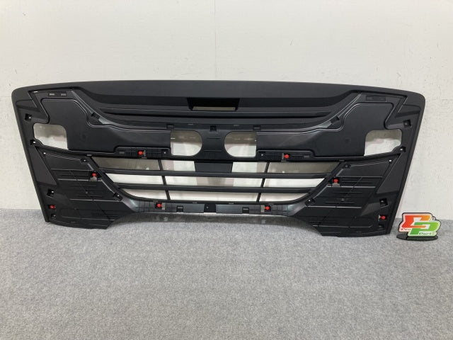 新車取り外し!ギガ 大型 2代目 2015- 10t 純正 フロント インナー グリル 素地 いすゞ(138949)