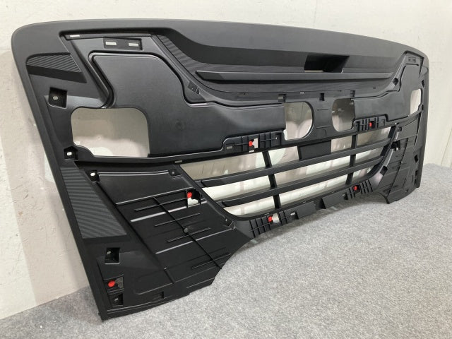 新車取り外し!ギガ 大型 2代目 2015- 10t 純正 フロント インナー グリル 素地 いすゞ(138949)