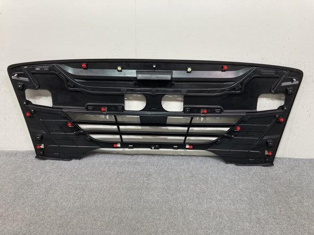新車取り外し!ギガ 大型 2代目 2015- 10t 純正 フロント インナー グリル 素地 いすゞ(138949)