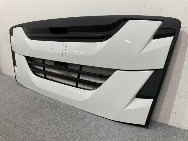 新車取り外し!ギガ 大型 2代目 2015- 10t 純正 フロント グリル/ラジエーターグリル ホワイト ソリッド いすゞ(138950)