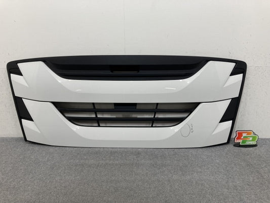 新車取り外し!ギガ 大型 2代目 2015- 10t 純正 フロント グリル/ラジエーターグリル ホワイト ソリッド いすゞ(138952)