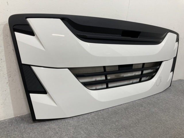 新車取り外し!ギガ 大型 2代目 2015- 10t 純正 フロント グリル/ラジエーターグリル ホワイト ソリッド いすゞ(138952)