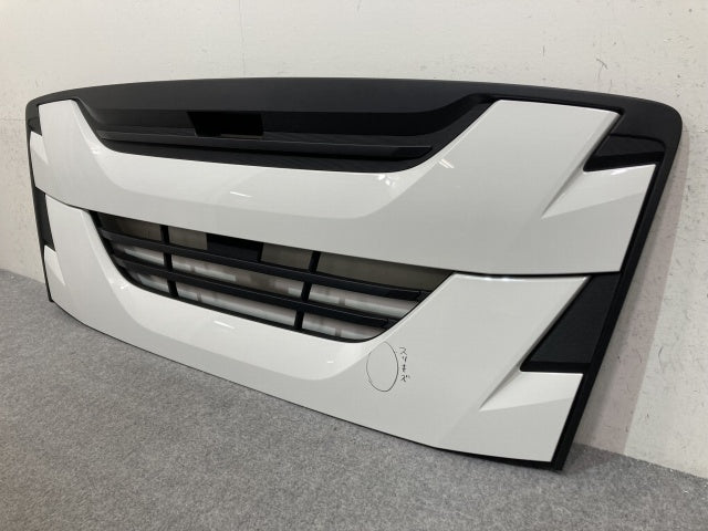 新車取り外し!ギガ 大型 2代目 2015- 10t 純正 フロント グリル/ラジエーターグリル ホワイト ソリッド いすゞ(138952)
