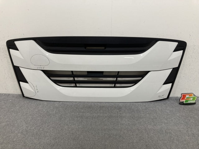 新車取り外し!ギガ 大型 2代目 2015- 10t 純正 フロント グリル/ラジエーターグリル ホワイト ソリッド いすゞ(138953)