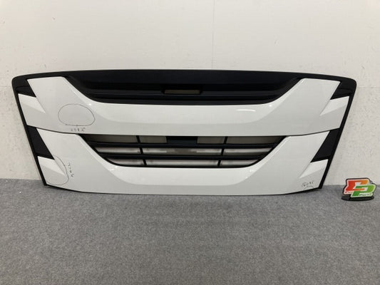 新車取り外し!ギガ 大型 2代目 2015- 10t 純正 フロント グリル/ラジエーターグリル ホワイト ソリッド いすゞ(138953)