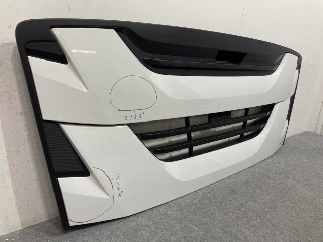 新車取り外し!ギガ 大型 2代目 2015- 10t 純正 フロント グリル/ラジエーターグリル ホワイト ソリッド いすゞ(138953)