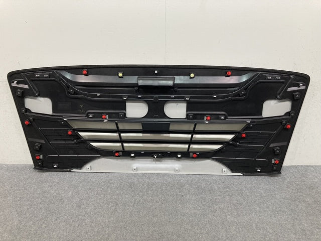 新車取り外し!ギガ 大型 2代目 2015- 10t 純正 フロント グリル/ラジエーターグリル ホワイト ソリッド いすゞ(138953)