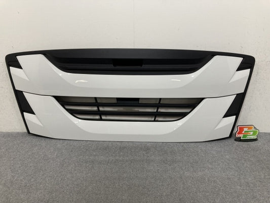 新車取り外し!ギガ 大型 2代目 2015- 10t 純正 フロント グリル/ラジエーターグリル ホワイト ソリッド いすゞ(138954)