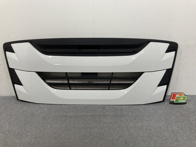 新車取り外し!ギガ 大型 2代目 2015- 10t 純正 フロント グリル/ラジエーターグリル ホワイト ソリッド いすゞ(138955)