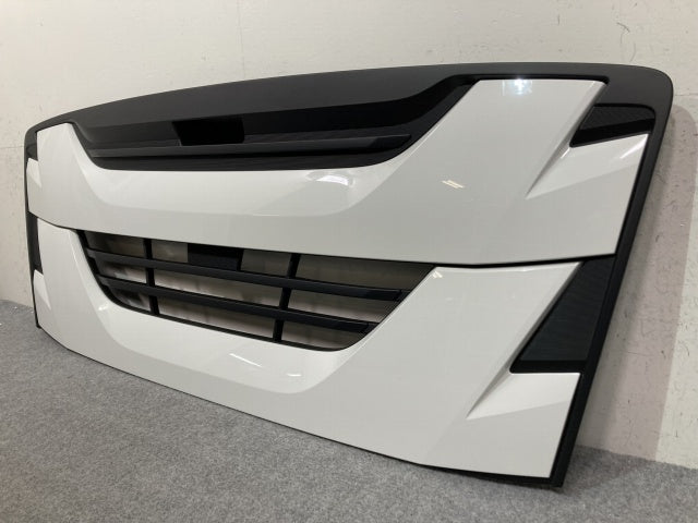 新車取り外し!ギガ 大型 2代目 2015- 10t 純正 フロント グリル/ラジエーターグリル ホワイト ソリッド いすゞ(138955)