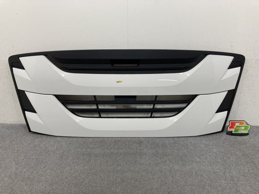 新車取り外し!ギガ 大型 2代目 2015- 10t 純正 フロント グリル/ラジエーターグリル ホワイト ソリッド いすゞ(138956)