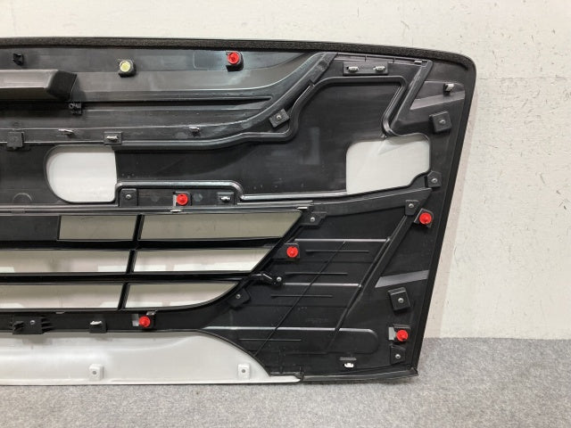 新車取り外し!ギガ 大型 2代目 2015- 10t 純正 フロント グリル/ラジエーターグリル ホワイト ソリッド いすゞ(138956)