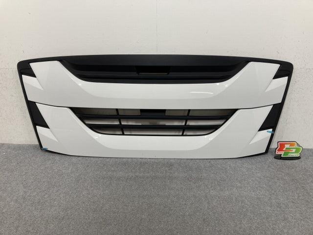 新車取り外し!ギガ 大型 2代目 2015- 10t 純正 フロント グリル/ラジエーターグリル ホワイト ソリッド いすゞ(138957)