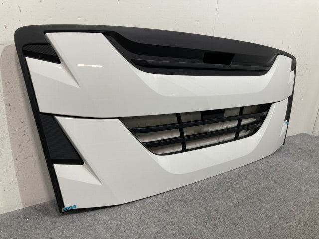 新車取り外し!ギガ 大型 2代目 2015- 10t 純正 フロント グリル/ラジエーターグリル ホワイト ソリッド いすゞ(138957)