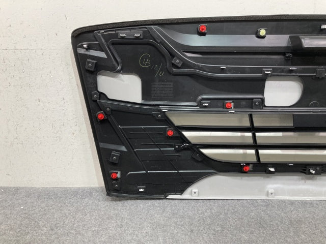 新車取り外し!ギガ 大型 2代目 2015- 10t 純正 フロント グリル/ラジエーターグリル ホワイト ソリッド いすゞ(138957)