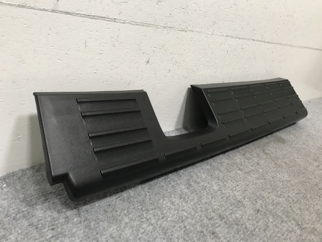 新品!ギガ 大型 2代目 2015- 純正 右 フロント バンパー ステップ 9884912831 素地 いすゞ(138985)