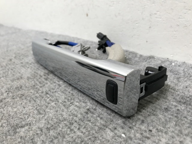 新品!セレナ/ランディ C26/FC/FNC/NC/FPC/FNPC/HC/HFC SC26/SNC/SHC 純正 右 ドア ハンドル 82812-51Z10 80640-1VA0B メッキ 日産(139000)