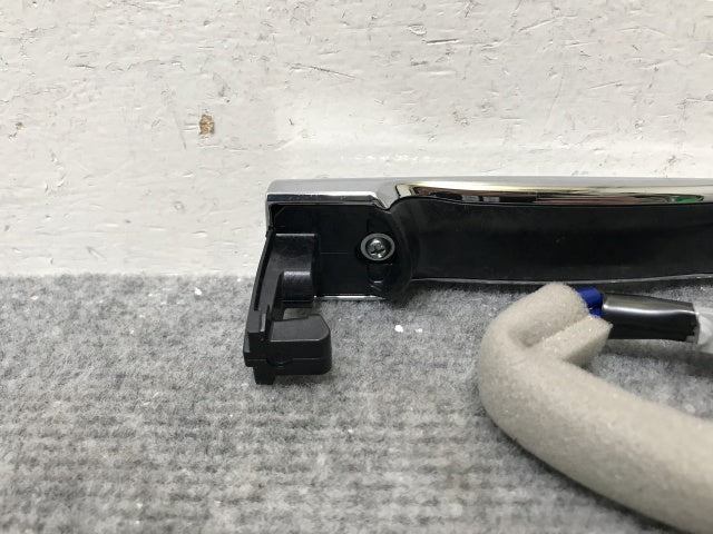 新品!セレナ/ランディ C26/FC/FNC/NC/FPC/FNPC/HC/HFC SC26/SNC/SHC 純正 右 ドア ハンドル 82812-51Z10 80640-1VA0B メッキ 日産(139000)