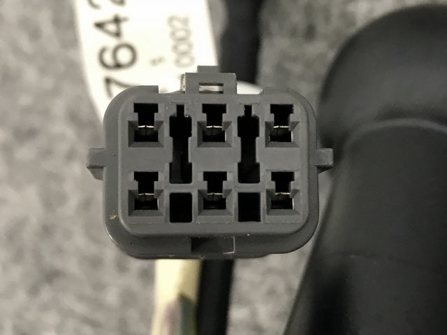 新車取り外し!ギガ 大型 2代目 2015- 純正 右 ドアミラー ステー ブラック ソリッド いすゞ(139002)