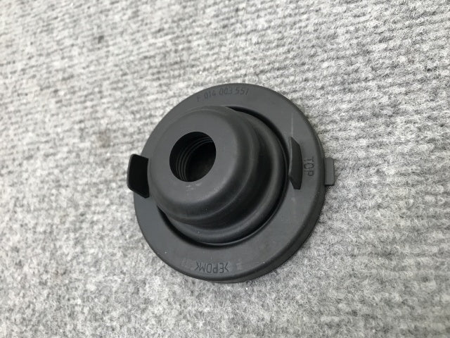 新品!エブリィ/キャリィ/ワゴンR 等 純正  ヘッドライト ソケット カバー F 014 003 551 35125-75H40 スズキ(139008)