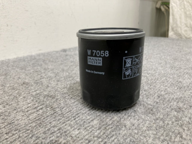 新品!1109/3008  汎用 オイル フィルター MANN FILTER W 7058 プジョー/シトロエン(139035)