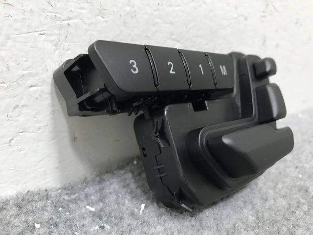 新品!GLクラス X166 純正 左ハンドル用 助手席側(右) シート調整スイッチ 166 905 19 03 1669051903 メルセデスベンツ(139036)