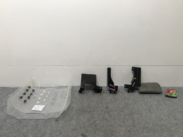 新品!ギガ 大型 2代目 2015- フロント バンパー 取付用 ステー BRKT-SET-STD いすゞ(139068)