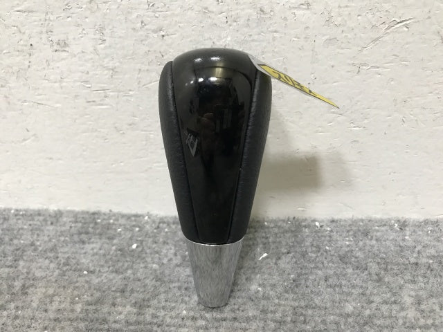 新車取り外し!ハイエース/ヴェルファイア/アルファード/ノア/ヴォクシー 等 純正 シフトノブ USBソケット セット トヨタ(139070)